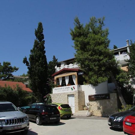 Novalja Guesthouse Economy Rooms Esterno foto