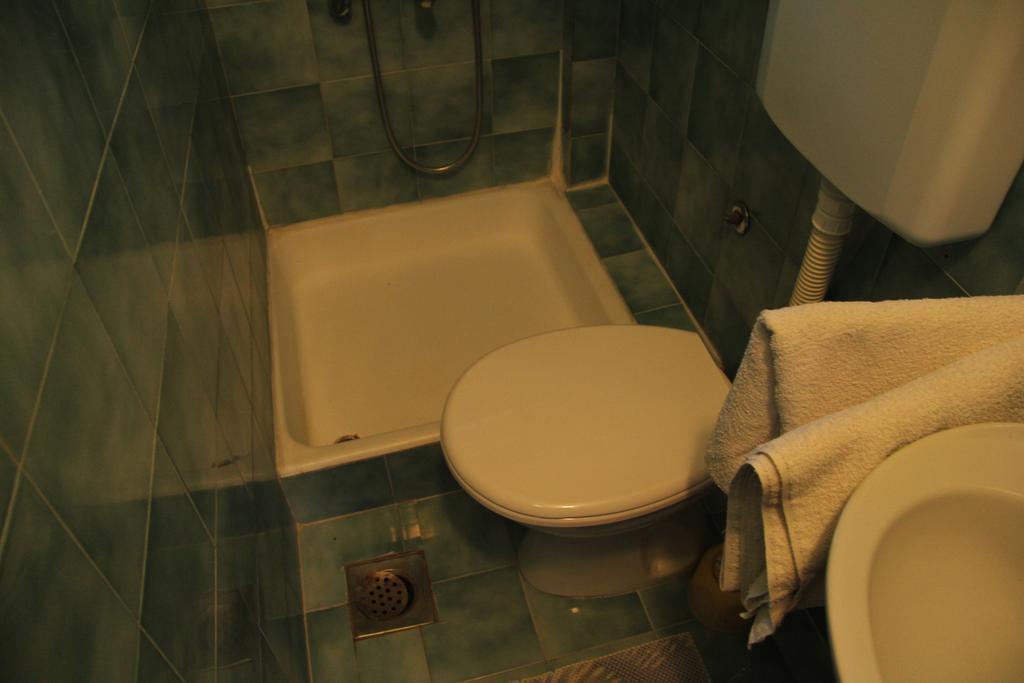 Novalja Guesthouse Economy Rooms Esterno foto