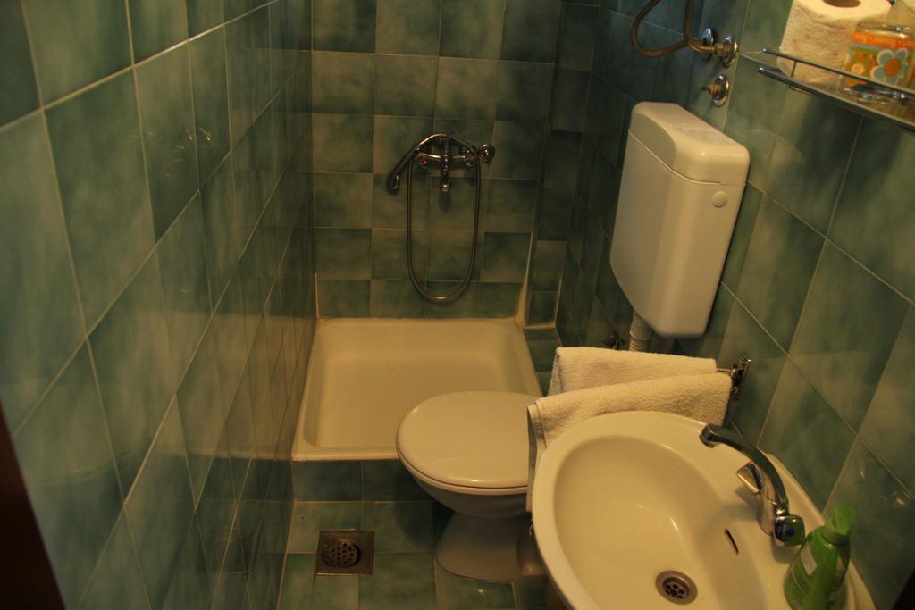Novalja Guesthouse Economy Rooms Esterno foto