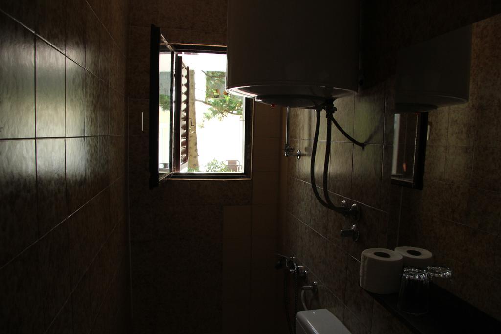 Novalja Guesthouse Economy Rooms Esterno foto